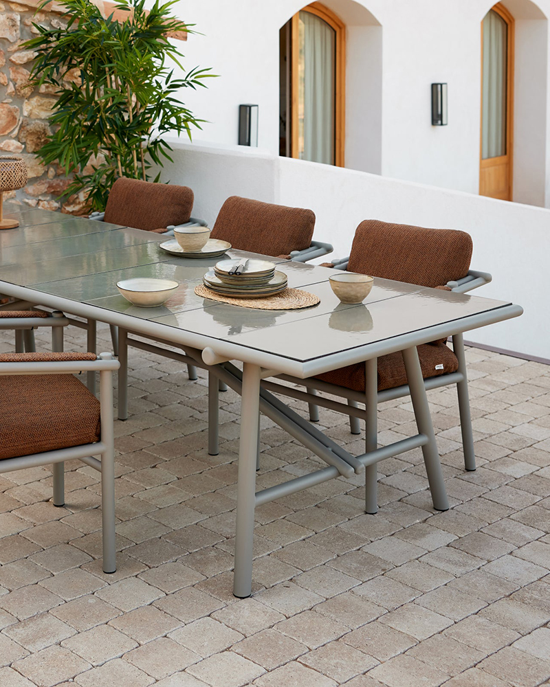 Sticks Dining Table