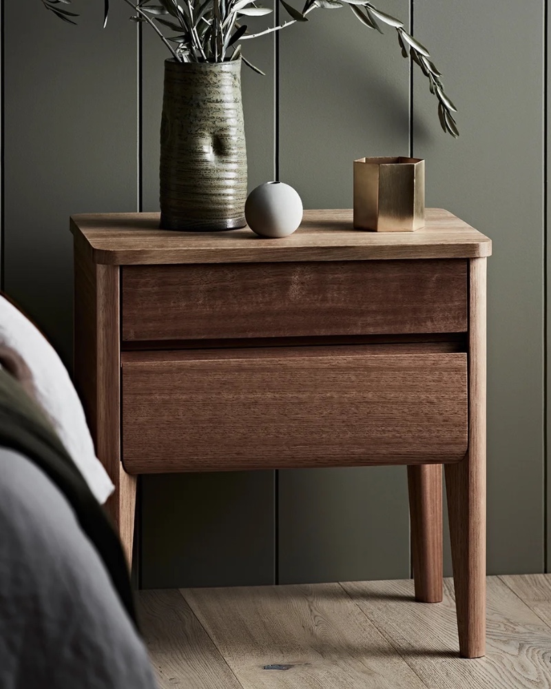 Kuri Bedside